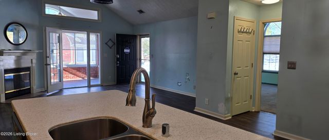 8039 Saint Andrews Village Dr, Louisville, KY 40241