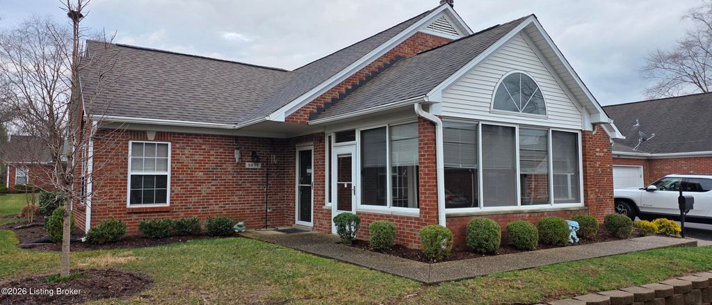 8039 Saint Andrews Village Dr, Louisville, KY 40241