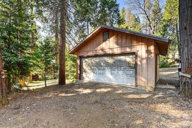 26151 Buckhorn Ridge Rd, Pioneer, CA 95666