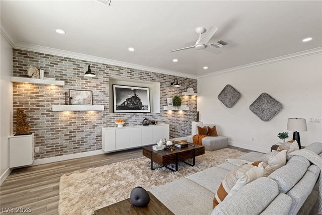 9421 Queen Charlotte Drive, Las Vegas, NV 89145