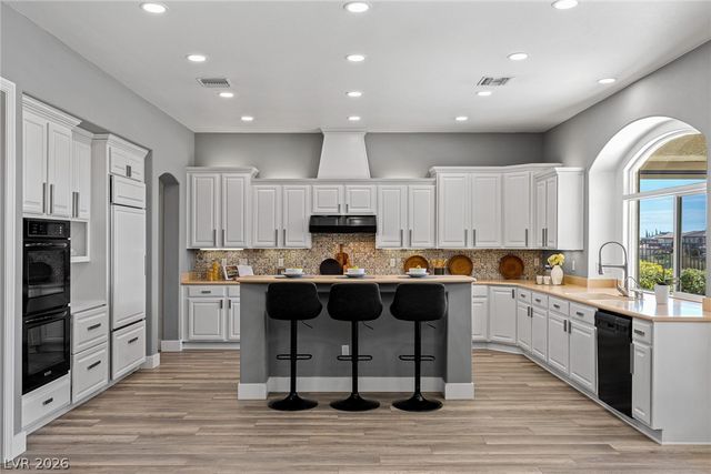 9421 Queen Charlotte Drive, Las Vegas, NV 89145