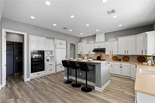 9421 Queen Charlotte Drive, Las Vegas, NV 89145