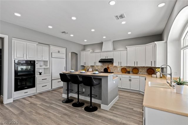 9421 Queen Charlotte Drive, Las Vegas, NV 89145