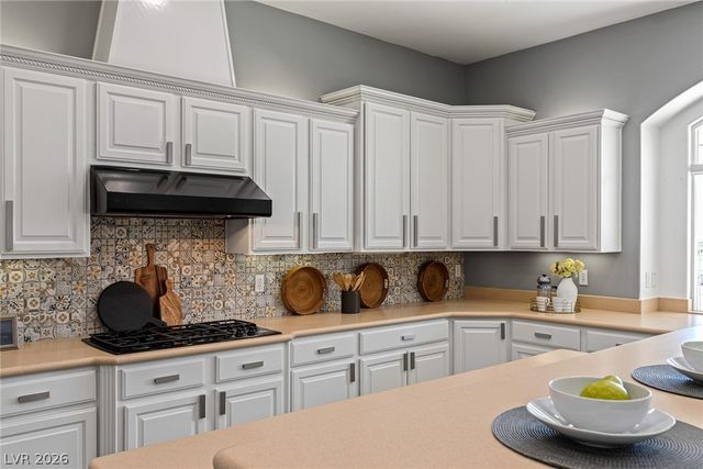 9421 Queen Charlotte Drive, Las Vegas, NV 89145