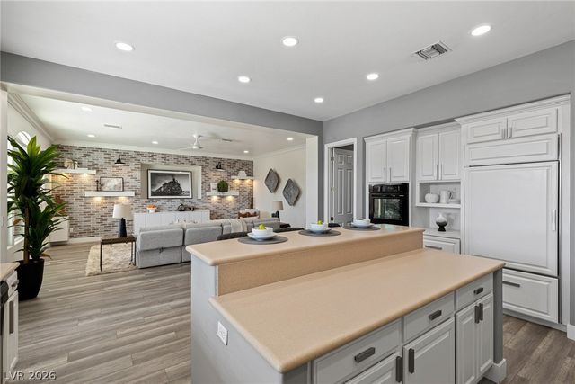 9421 Queen Charlotte Drive, Las Vegas, NV 89145
