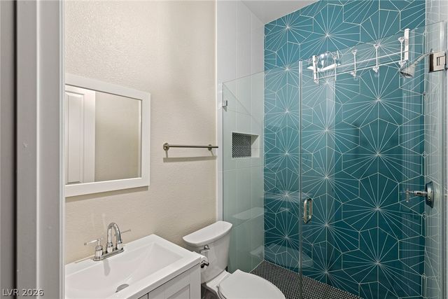 9421 Queen Charlotte Drive, Las Vegas, NV 89145