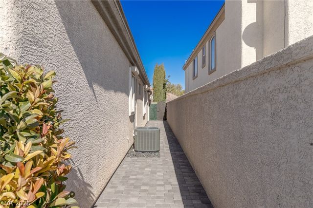 9421 Queen Charlotte Drive, Las Vegas, NV 89145