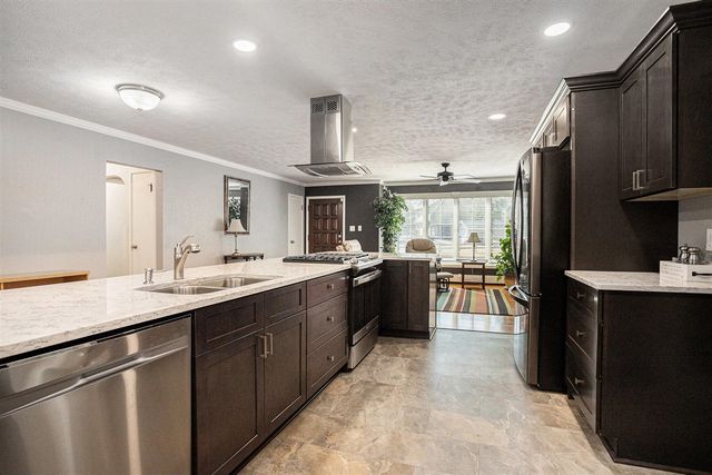 10 Fairfield Drive, Coldwater, MI 49036