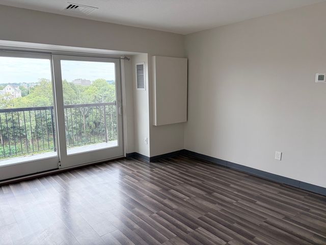 133 Commander Shea Blvd 605, Quincy, MA 02171