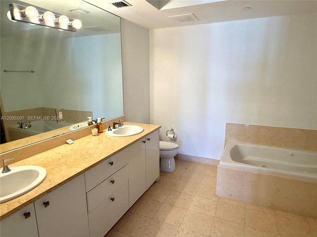 19900 E Country Club Drive TS03, Aventura, FL 33180