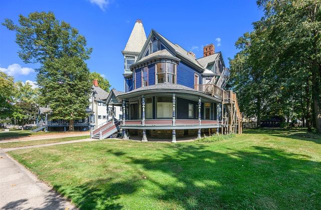 316 Stuart Avenue, Kalamazoo, MI 49007