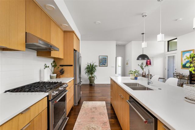 1322 E 12th ST 202, Austin, TX 78702