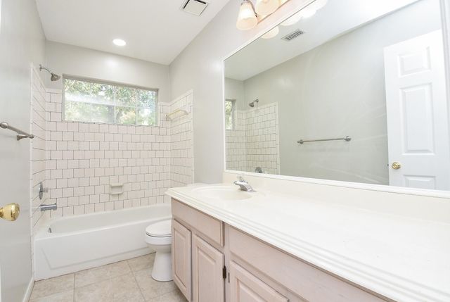 202 W Sterling Pond Circle, The Woodlands, TX 77382