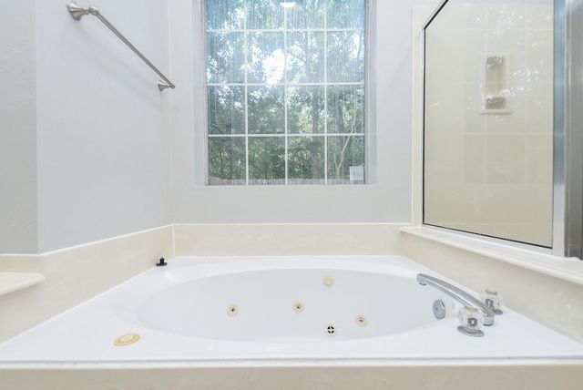 202 W Sterling Pond Circle, The Woodlands, TX 77382