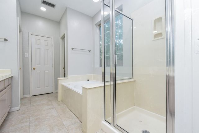 202 W Sterling Pond Circle, The Woodlands, TX 77382