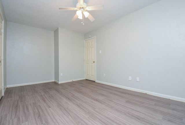 202 W Sterling Pond Circle, The Woodlands, TX 77382