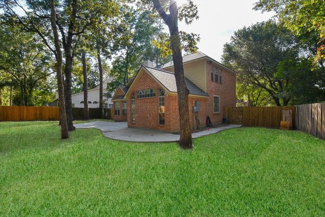 202 W Sterling Pond Circle, The Woodlands, TX 77382