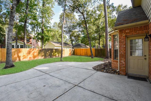 202 W Sterling Pond Circle, The Woodlands, TX 77382