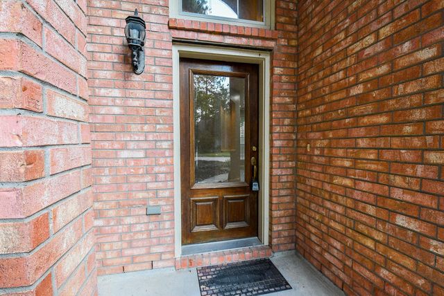 202 W Sterling Pond Circle, The Woodlands, TX 77382