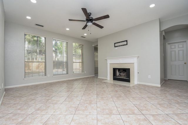 202 W Sterling Pond Circle, The Woodlands, TX 77382