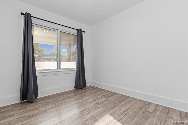 28042 Maple Street, Roseville, MI 48066