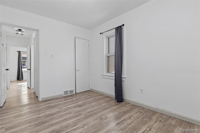 28042 Maple Street, Roseville, MI 48066