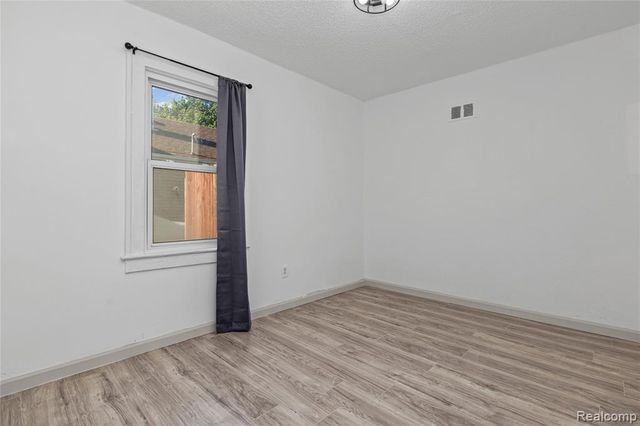 28042 Maple Street, Roseville, MI 48066