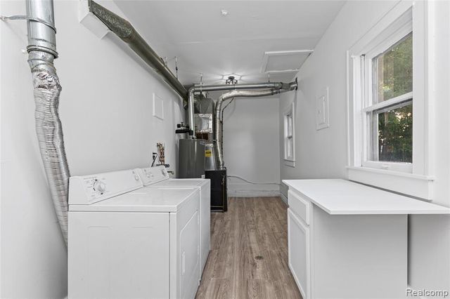28042 Maple Street, Roseville, MI 48066