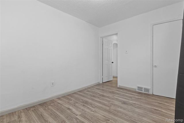 28042 Maple Street, Roseville, MI 48066