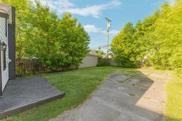 28042 Maple Street, Roseville, MI 48066