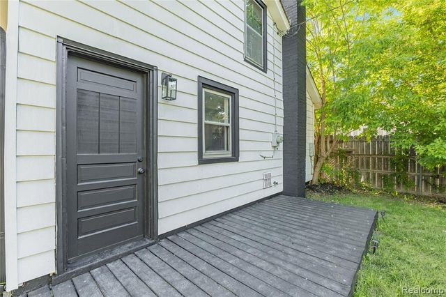 28042 Maple Street, Roseville, MI 48066