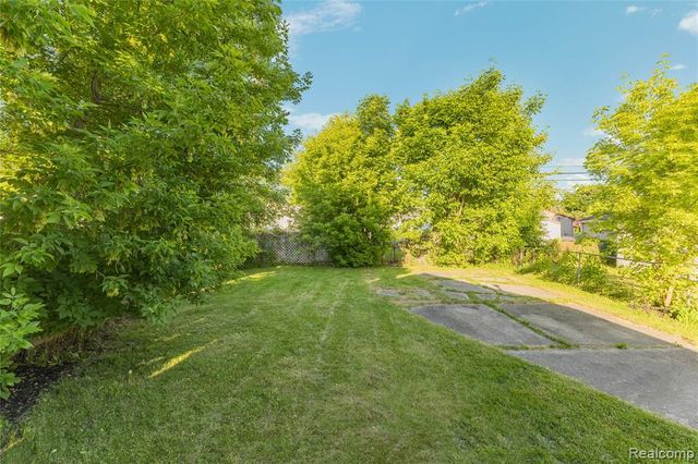 28042 Maple Street, Roseville, MI 48066