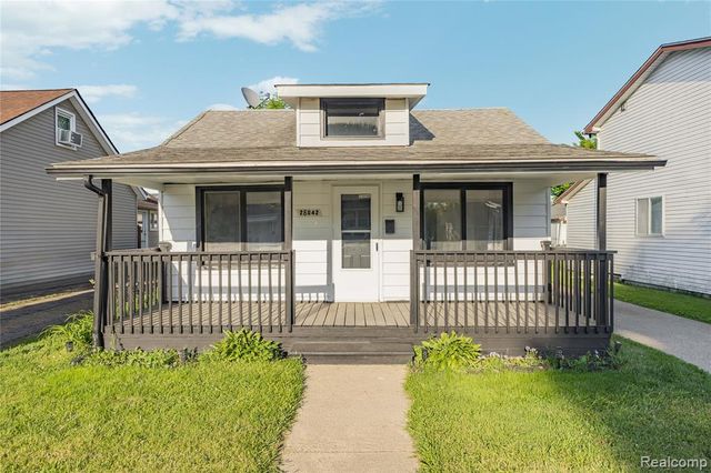 28042 Maple Street, Roseville, MI 48066