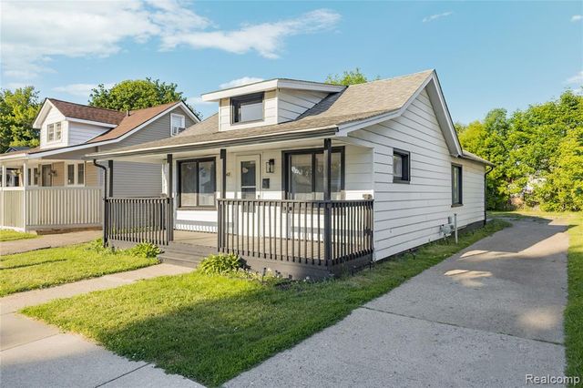 28042 Maple Street, Roseville, MI 48066