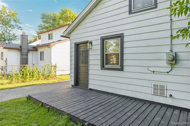 28042 Maple Street, Roseville, MI 48066