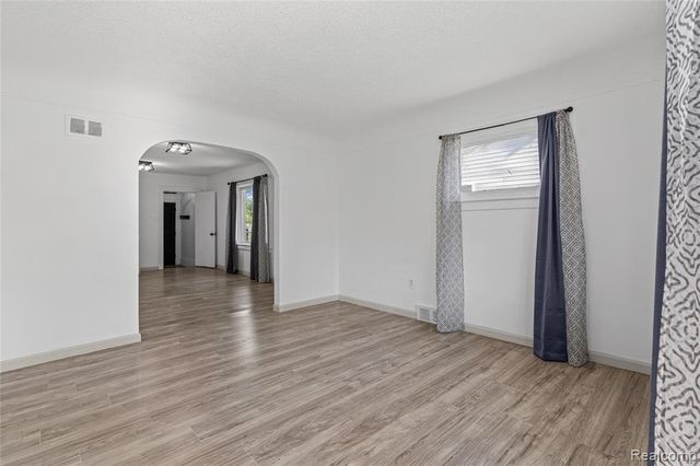 28042 Maple Street, Roseville, MI 48066