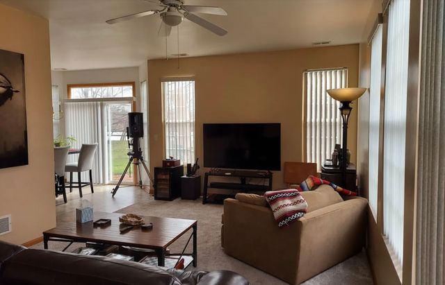 1455 Millbrook Drive, Algonquin, IL 60102