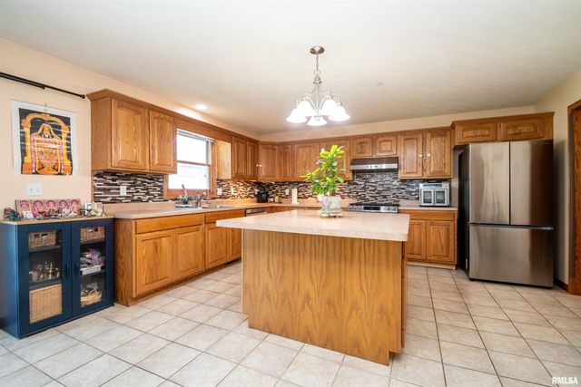 1011 S JOHANSON Road, Peoria, IL 61607