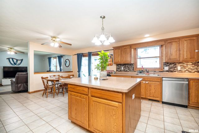 1011 S JOHANSON Road, Peoria, IL 61607