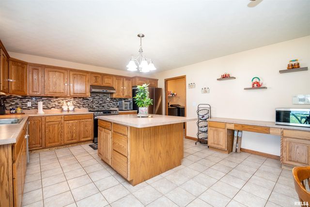 1011 S JOHANSON Road, Peoria, IL 61607