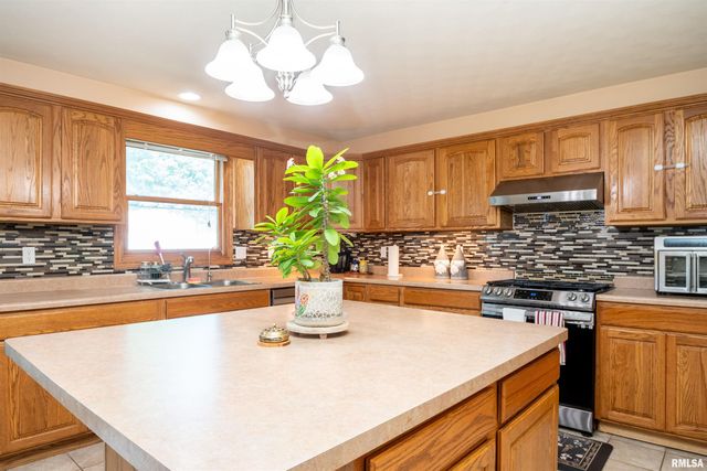 1011 S JOHANSON Road, Peoria, IL 61607