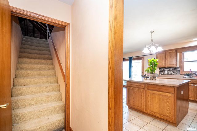 1011 S JOHANSON Road, Peoria, IL 61607