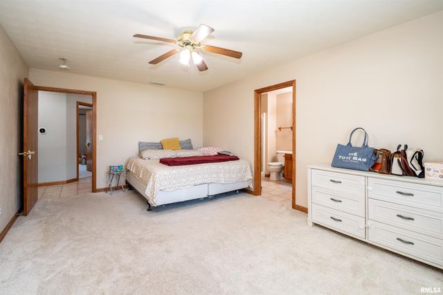 1011 S JOHANSON Road, Peoria, IL 61607