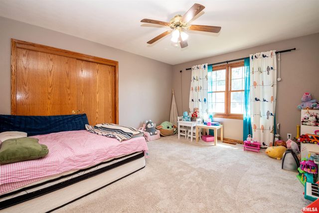 1011 S JOHANSON Road, Peoria, IL 61607