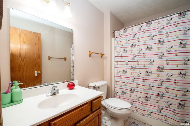 1011 S JOHANSON Road, Peoria, IL 61607