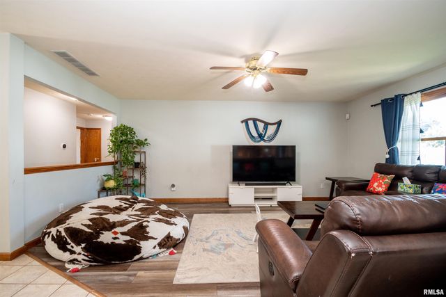 1011 S JOHANSON Road, Peoria, IL 61607