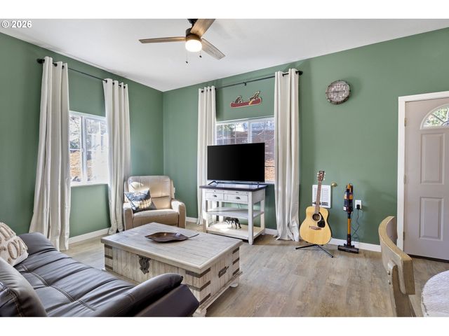 445 MELQUA Rd, Roseburg, OR 97471