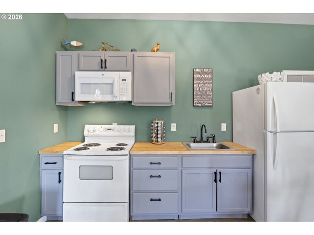 445 MELQUA Rd, Roseburg, OR 97471