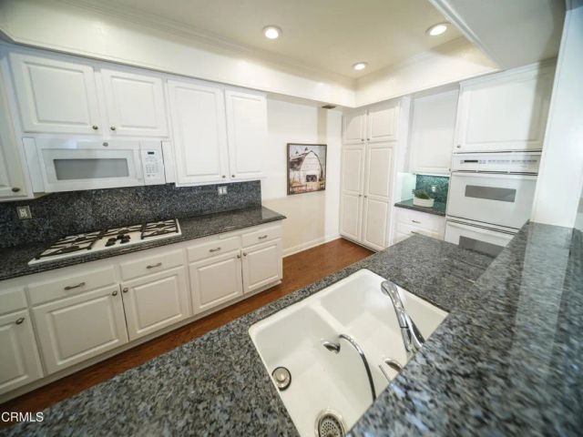 1260 S Beverly Glen Boulevard 104, Los Angeles, CA 90024