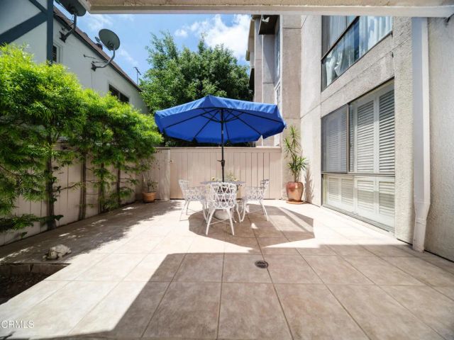 1260 S Beverly Glen Boulevard 104, Los Angeles, CA 90024